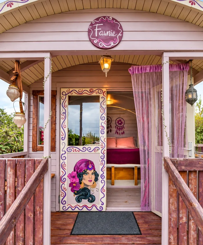 Fawnie, a pink Gypsy Wagon for long stays in Aruba